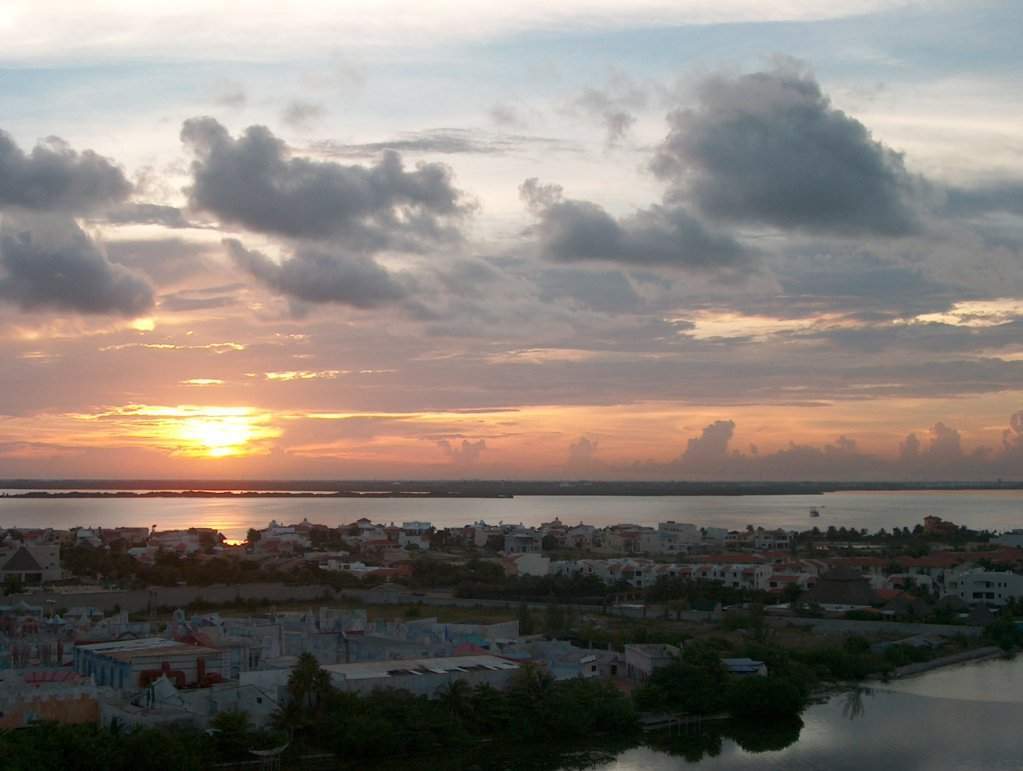 ai1347.photobucket.com_albums_p712_Rui_Araujo_Facebook_Cancun_173051_10150144897971140_4347923_o.jpg