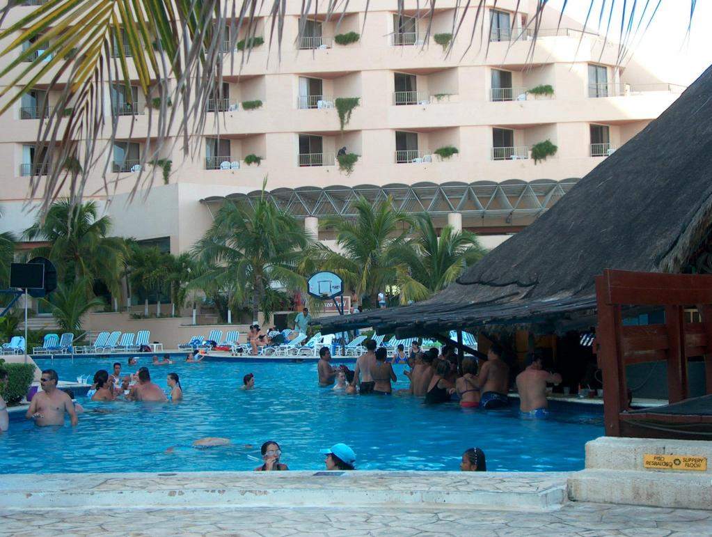 ai1347.photobucket.com_albums_p712_Rui_Araujo_Facebook_Cancun_56a46fd2fd1471d4be20817e947ab477.jpg