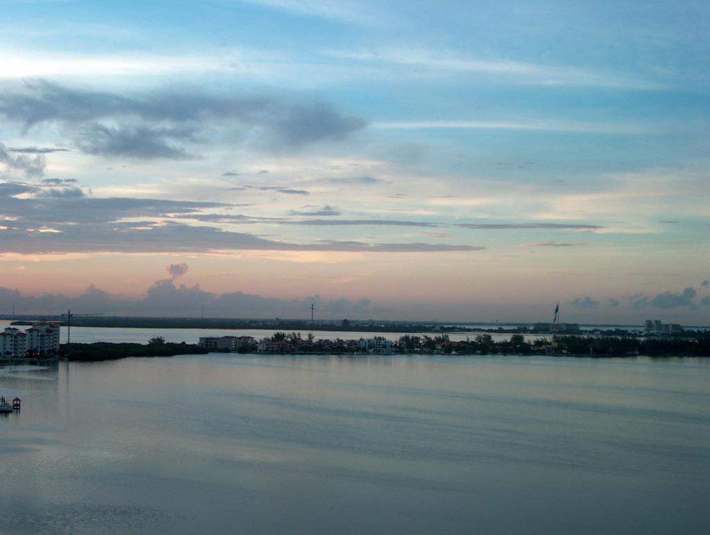 ai1347.photobucket.com_albums_p712_Rui_Araujo_Facebook_Cancun_6056e873c7efa55780e5387274c5d093.jpg