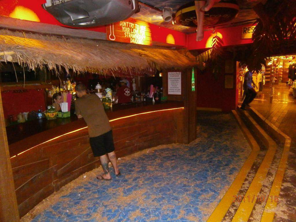 ai1347.photobucket.com_albums_p712_Rui_Araujo_Facebook_Cancun_db2c3770ea3aa9d6e1ef777243f2ffb0.jpg