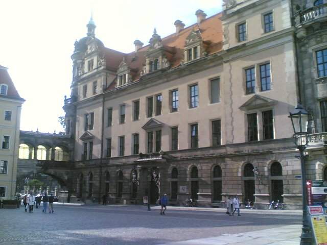 ai1347.photobucket.com_albums_p712_Rui_Araujo_Facebook_Dresden_30490_424280516139_1007472_n.jpg