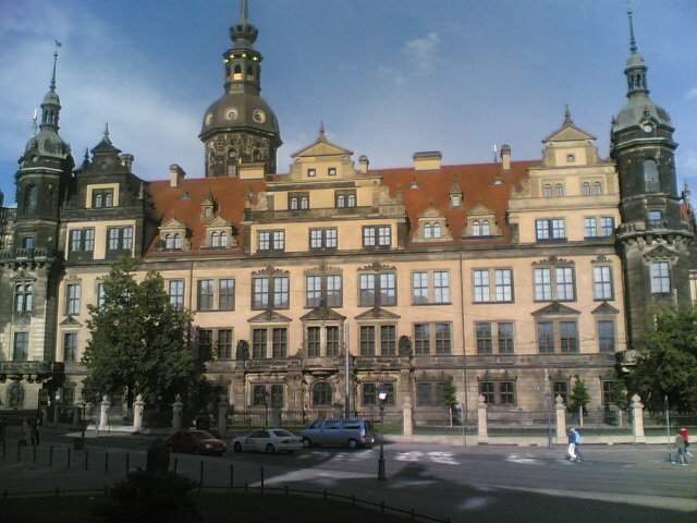ai1347.photobucket.com_albums_p712_Rui_Araujo_Facebook_Dresden_30490_424280531139_5207937_n.jpg