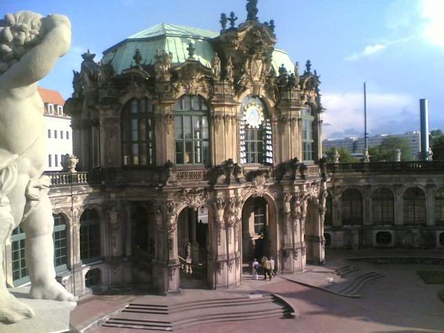 ai1347.photobucket.com_albums_p712_Rui_Araujo_Facebook_Dresden_30490_424280541139_5821611_n.jpg