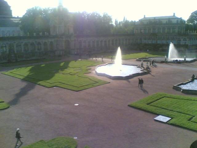 ai1347.photobucket.com_albums_p712_Rui_Araujo_Facebook_Dresden_30490_424280546139_1733147_n.jpg