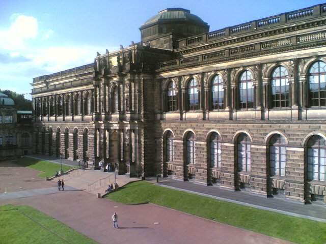 ai1347.photobucket.com_albums_p712_Rui_Araujo_Facebook_Dresden_30490_424280551139_4073680_n.jpg