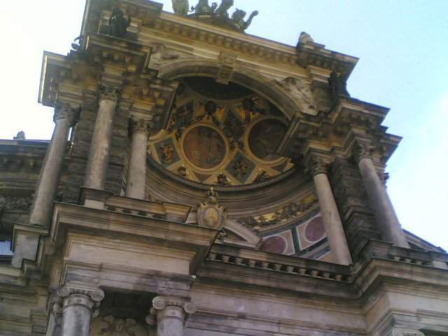 ai1347.photobucket.com_albums_p712_Rui_Araujo_Facebook_Dresden_30490_424280576139_6967463_n.jpg