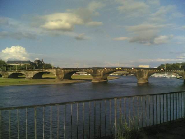 ai1347.photobucket.com_albums_p712_Rui_Araujo_Facebook_Dresden_30490_424280581139_864968_n.jpg