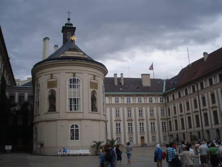 ai1347.photobucket.com_albums_p712_Rui_Araujo_Facebook_Praha_31101_422021506139_2428968_n.jpg