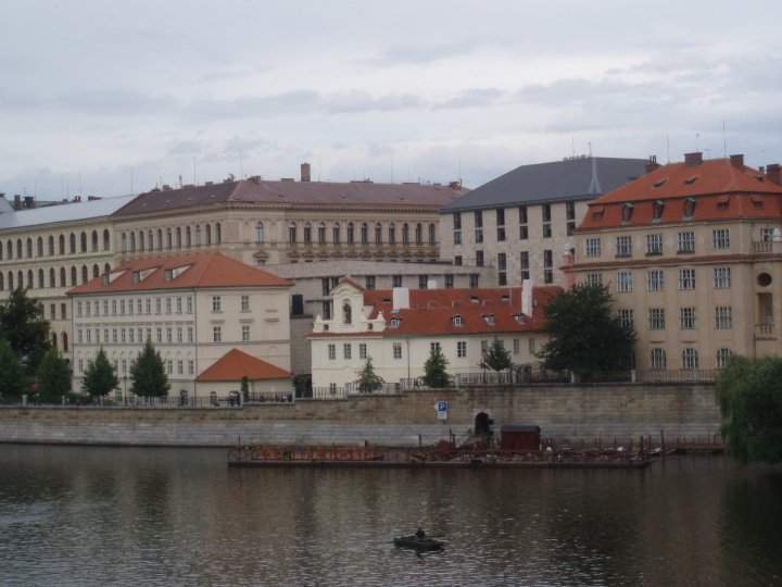 ai1347.photobucket.com_albums_p712_Rui_Araujo_Facebook_Praha_31101_422021561139_2261134_n.jpg