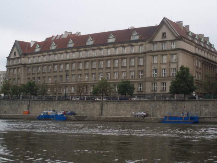 ai1347.photobucket.com_albums_p712_Rui_Araujo_Facebook_Praha_31101_422021621139_2489002_n.jpg