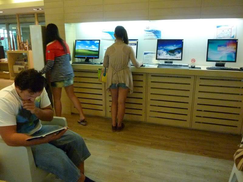 ai1353.photobucket.com_albums_q678_NECM_LoungeBKK4Cpia_zpsf4b46b71.jpg