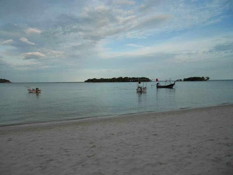 ai1353.photobucket.com_albums_q678_NECM_PraiaChaweng13Cpia_zpsf55af4aa.jpg
