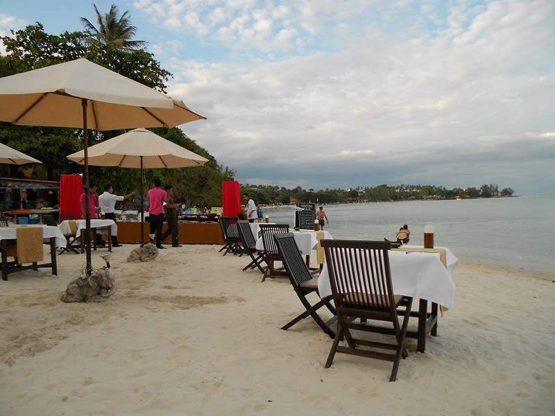 ai1353.photobucket.com_albums_q678_NECM_PraiaChawengfrenteaohotel10Cpia_zps448a58a6.jpg