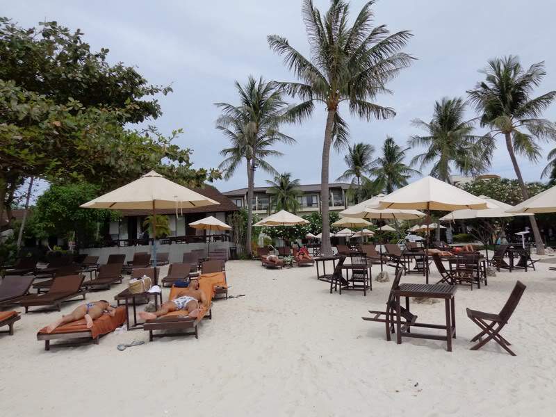 ai1353.photobucket.com_albums_q678_NECM_PraiaChawengfrenteaohotel2Cpia_zps6adc17be.jpg