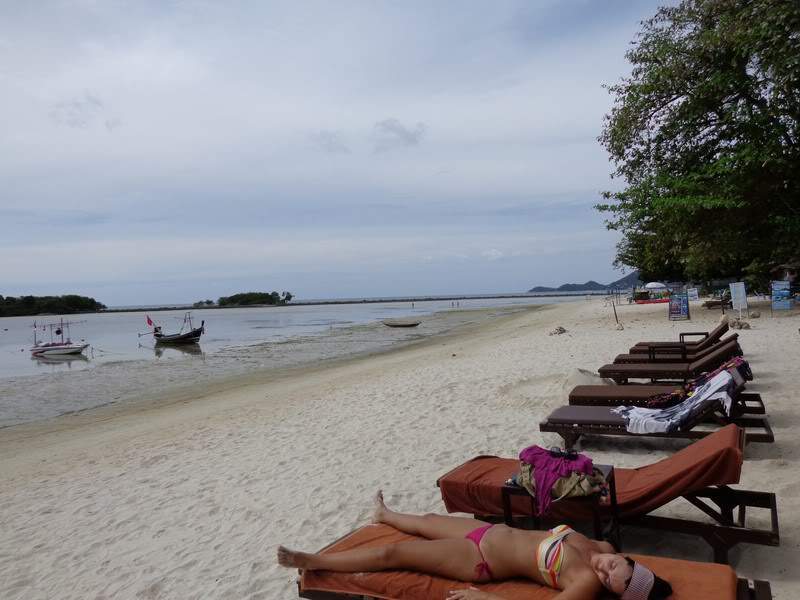 ai1353.photobucket.com_albums_q678_NECM_PraiaChawengfrenteaohotel3Cpia_zps27ae2ed2.jpg