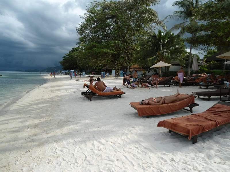 ai1353.photobucket.com_albums_q678_NECM_PraiaChawengfrenteaohotel7Cpia_zps828c8a88.jpg