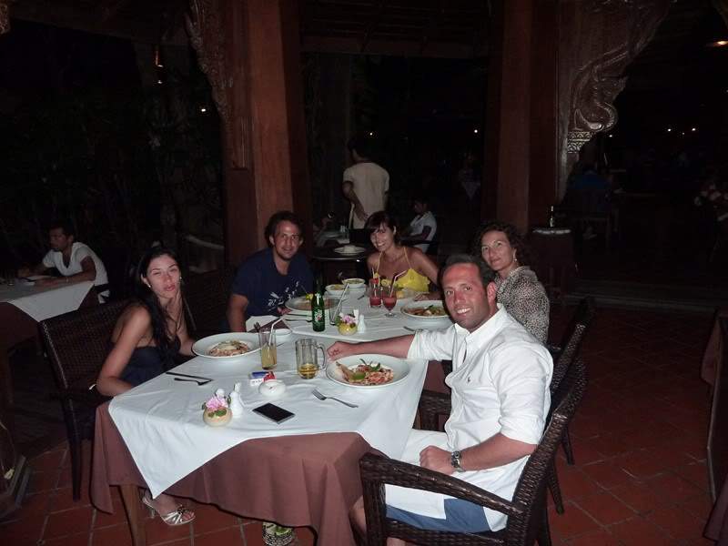 ai1353.photobucket.com_albums_q678_NECM_RestaurantesChaweng6Cpia_zps531fd32f.jpg