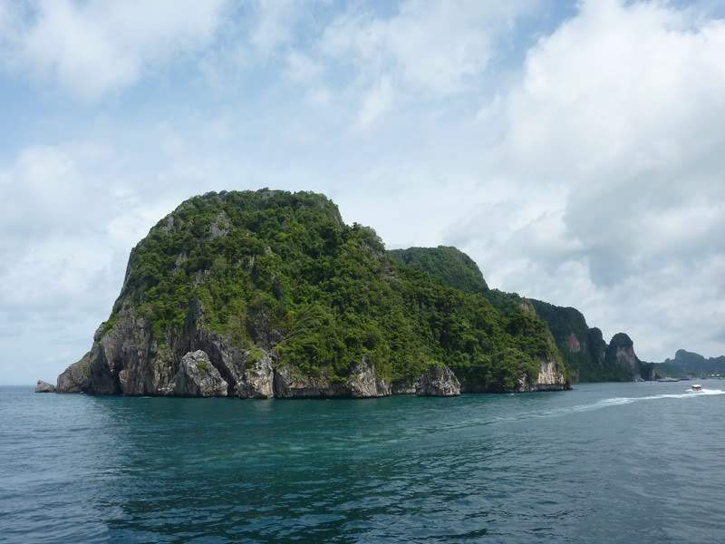 ai1353.photobucket.com_albums_q678_NECM_TourPhiPhi10Cpia_zps21d3c94b.jpg