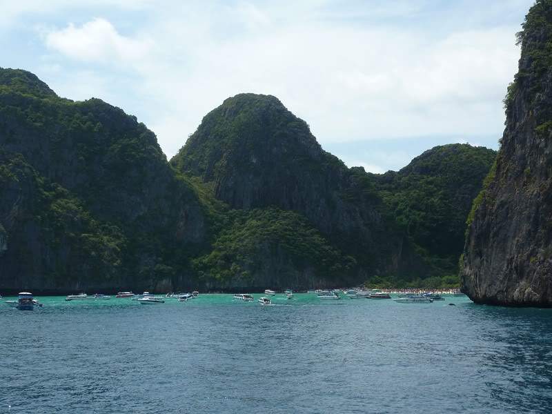 ai1353.photobucket.com_albums_q678_NECM_TourPhiPhi16Cpia_zps3febb7f7.jpg