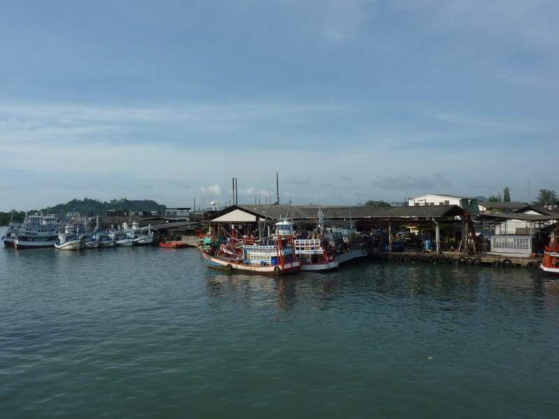 ai1353.photobucket.com_albums_q678_NECM_TourPhiPhi1Cpia_zps3a343c26.jpg