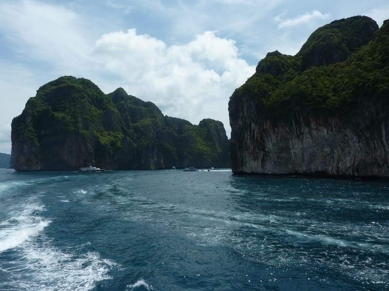 ai1353.photobucket.com_albums_q678_NECM_TourPhiPhi20Cpia_zps3abcd5e0.jpg
