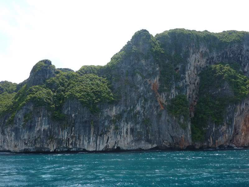 ai1353.photobucket.com_albums_q678_NECM_TourPhiPhi21Cpia_zps9f77ca2f.jpg