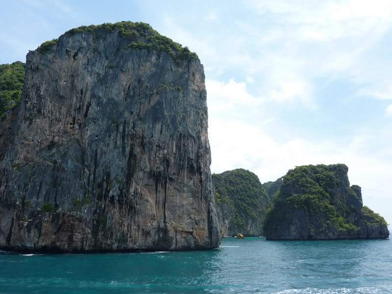 ai1353.photobucket.com_albums_q678_NECM_TourPhiPhi22Cpia_zps2514a03a.jpg