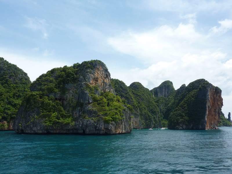 ai1353.photobucket.com_albums_q678_NECM_TourPhiPhi23Cpia_zpsa3e059e3.jpg