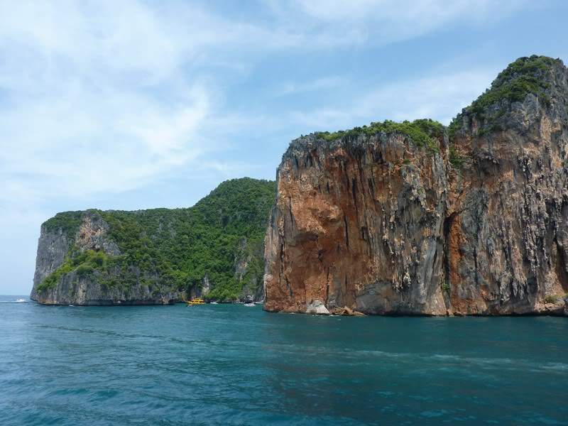 ai1353.photobucket.com_albums_q678_NECM_TourPhiPhi24Cpia_zps49657471.jpg