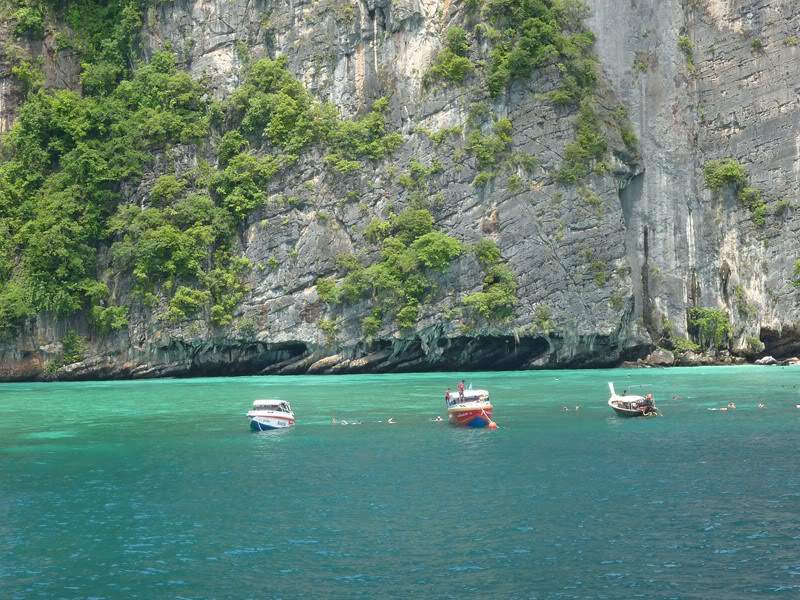 ai1353.photobucket.com_albums_q678_NECM_TourPhiPhi28Cpia_zps4bf64159.jpg