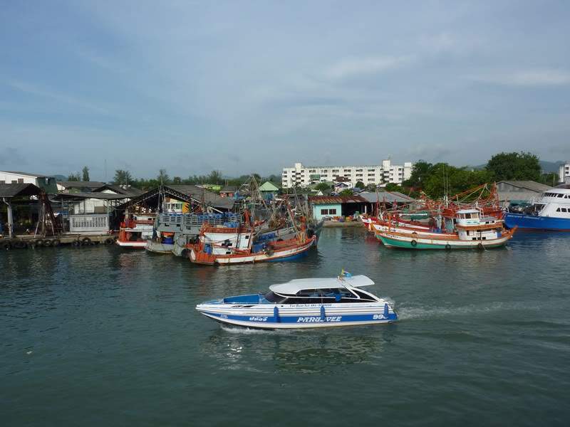 ai1353.photobucket.com_albums_q678_NECM_TourPhiPhi2Cpia_zpsd4065916.jpg