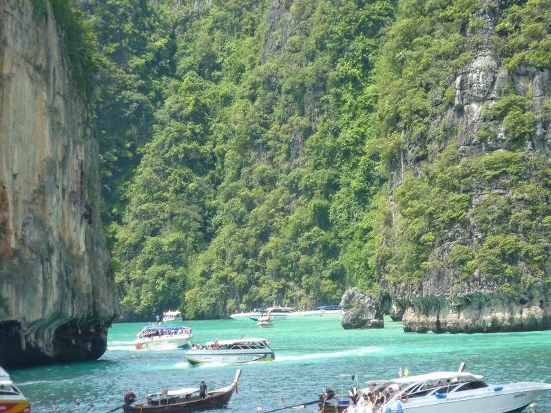 ai1353.photobucket.com_albums_q678_NECM_TourPhiPhi30Cpia_zps2eaa10a5.jpg