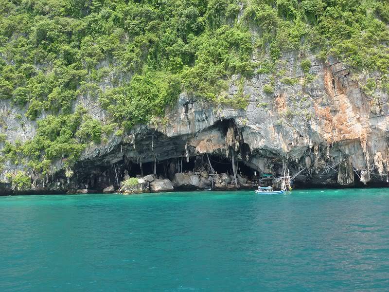 ai1353.photobucket.com_albums_q678_NECM_TourPhiPhi31Cpia_zpsaaf57243.jpg