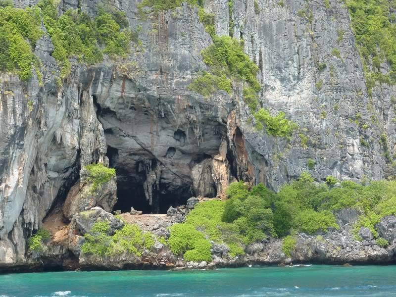 ai1353.photobucket.com_albums_q678_NECM_TourPhiPhi32Cpia_zpsae037e94.jpg