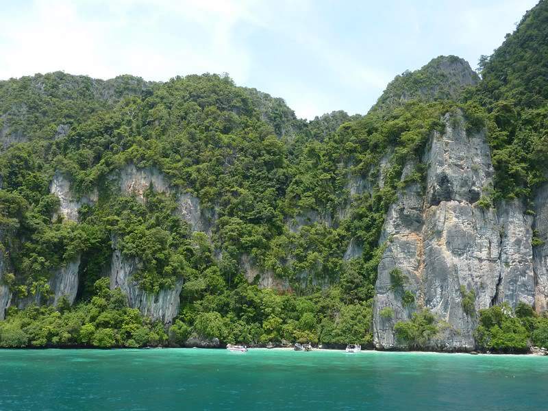 ai1353.photobucket.com_albums_q678_NECM_TourPhiPhi36Cpia_zps4c32720f.jpg