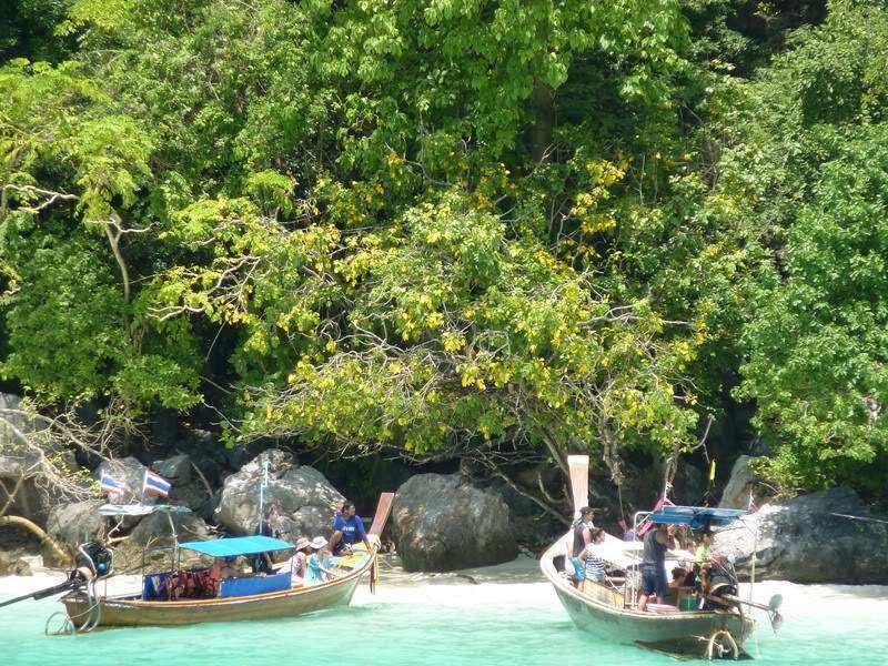 ai1353.photobucket.com_albums_q678_NECM_TourPhiPhi37Cpia_zps1f7f261e.jpg