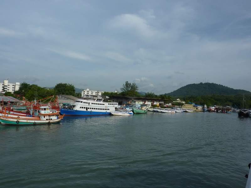 ai1353.photobucket.com_albums_q678_NECM_TourPhiPhi3Cpia_zpsc6d516d1.jpg