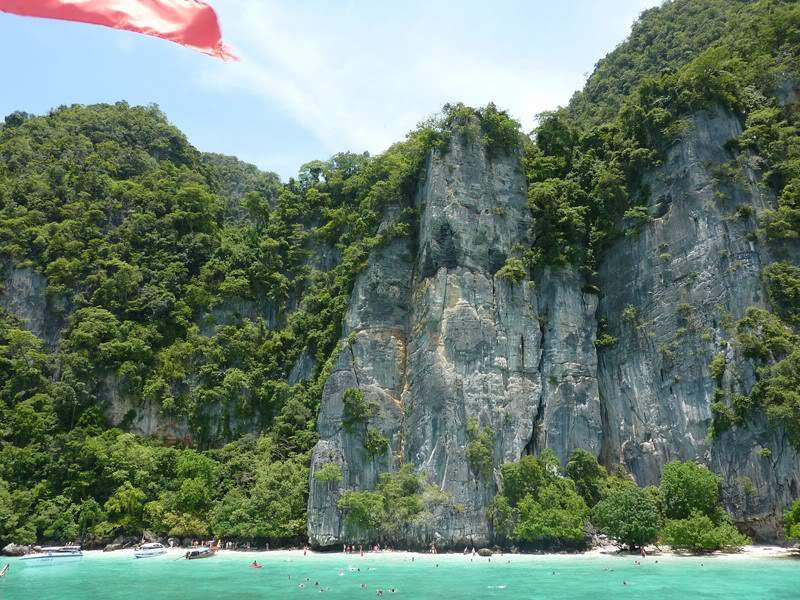 ai1353.photobucket.com_albums_q678_NECM_TourPhiPhi40Cpia_zps26e722b9.jpg