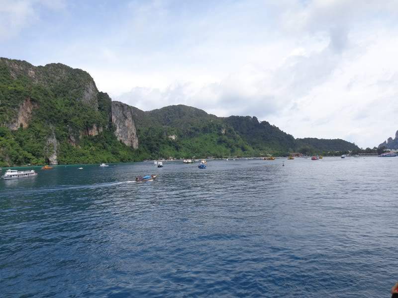 ai1353.photobucket.com_albums_q678_NECM_TourPhiPhi41Cpia_zps1680fd51.jpg
