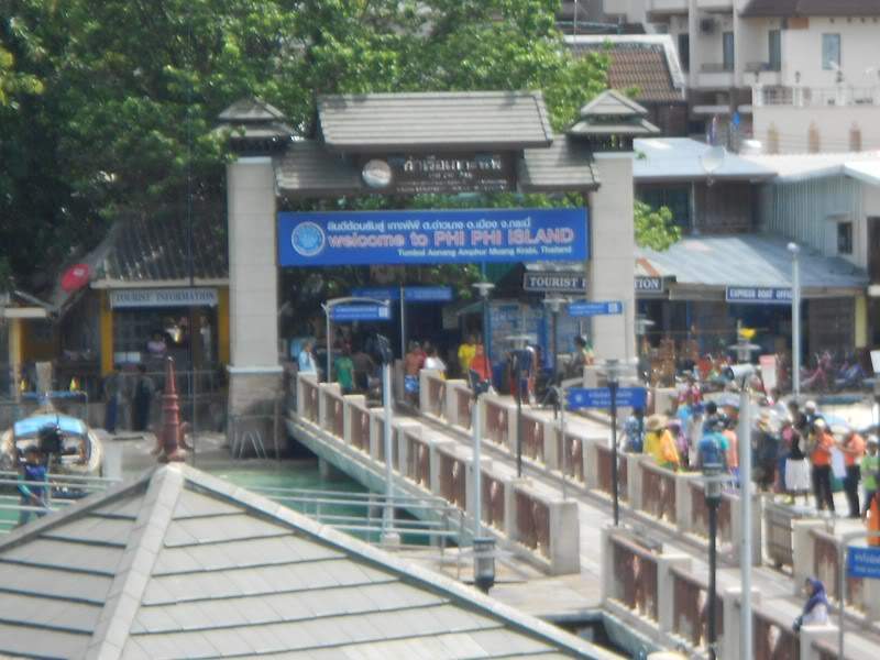 ai1353.photobucket.com_albums_q678_NECM_TourPhiPhi45Cpia_zps8494c55c.jpg