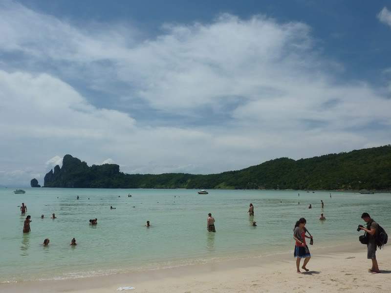ai1353.photobucket.com_albums_q678_NECM_TourPhiPhi50Cpia_zpse46d2924.jpg