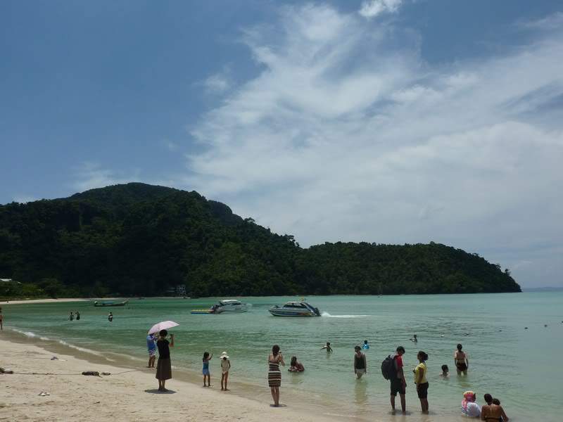 ai1353.photobucket.com_albums_q678_NECM_TourPhiPhi51Cpia_zpsce096216.jpg