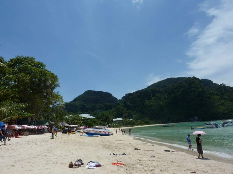 ai1353.photobucket.com_albums_q678_NECM_TourPhiPhi54Cpia_zpsf36e7c8d.jpg