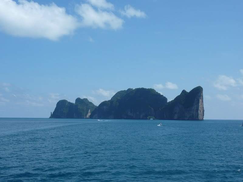 ai1353.photobucket.com_albums_q678_NECM_TourPhiPhi59Cpia_zps54a93bd4.jpg