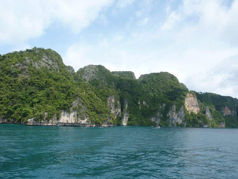 ai1353.photobucket.com_albums_q678_NECM_TourPhiPhi9Cpia_zps2ebd4eee.jpg