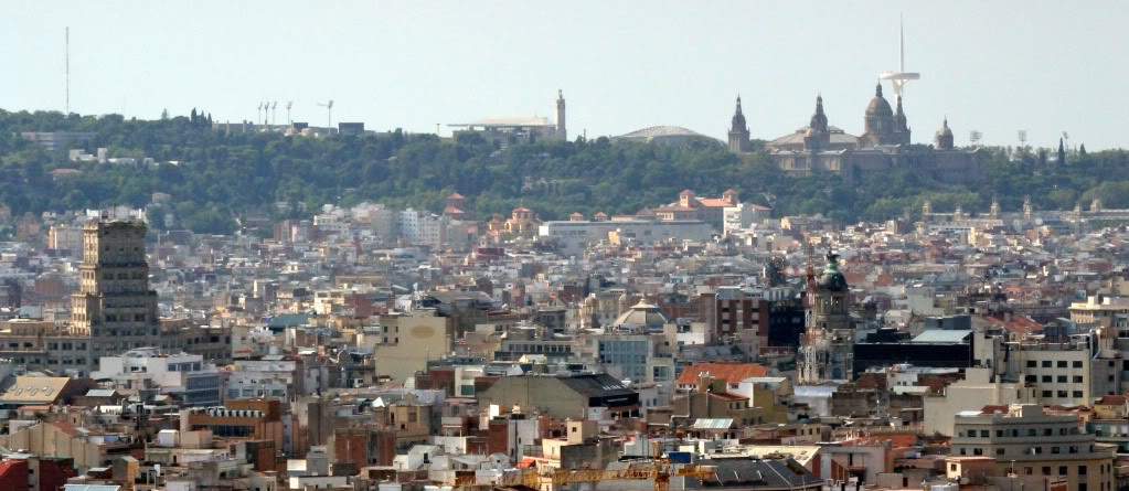 ai1354.photobucket.com_albums_q684_louloul13_MontjuicdesdeSagradafamilia_zps8e663fc9.jpg
