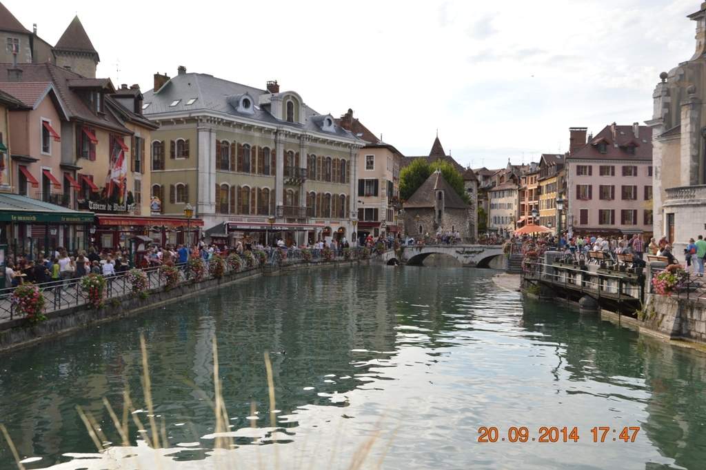 ai1368.photobucket.com_albums_ag187_d3ci0_Road_20Trip_202014_Annecy_201_zpsnrjv6asg.jpg