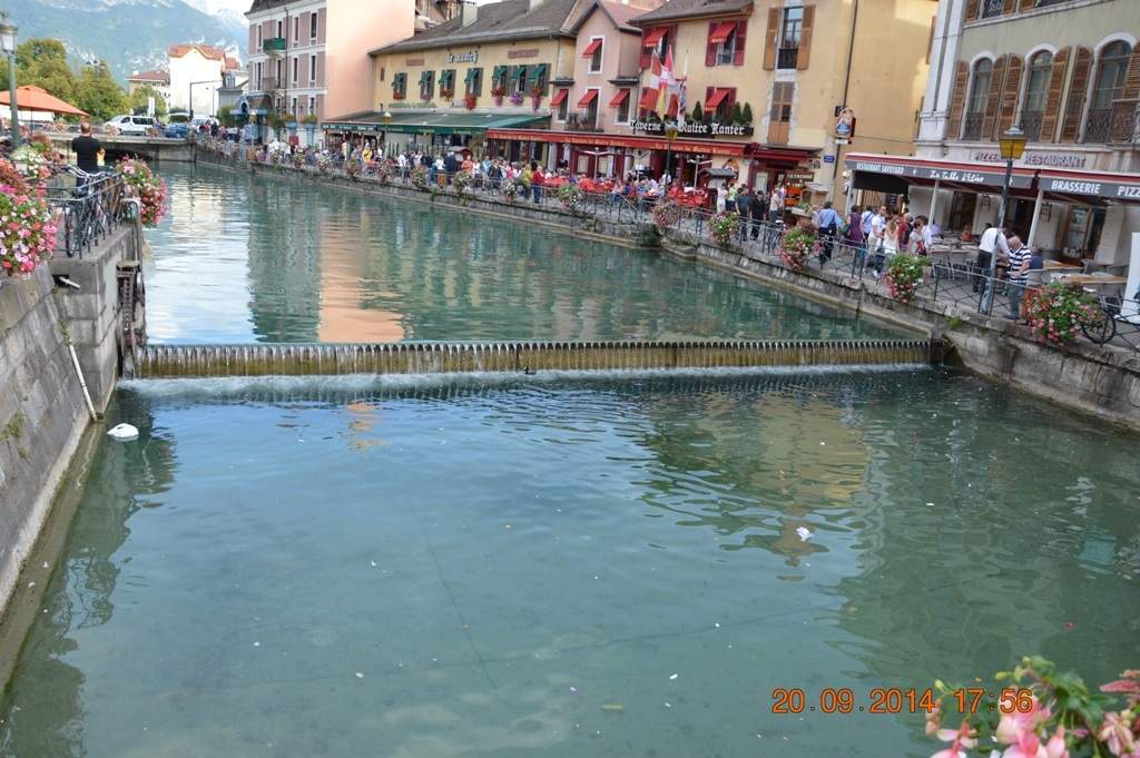 ai1368.photobucket.com_albums_ag187_d3ci0_Road_20Trip_202014_Annecy_202_zpsqo0qwekx.jpg