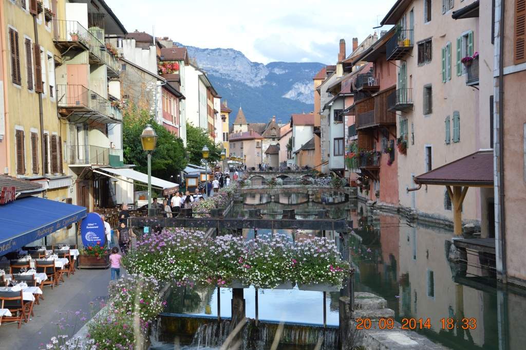 ai1368.photobucket.com_albums_ag187_d3ci0_Road_20Trip_202014_Annecy_203_zps21sfxirx.jpg
