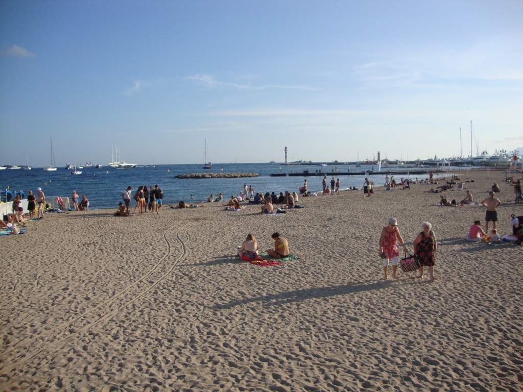 ai1368.photobucket.com_albums_ag187_d3ci0_Road_20Trip_202014_Cannes_202_zpsvbm6ayhw.jpg